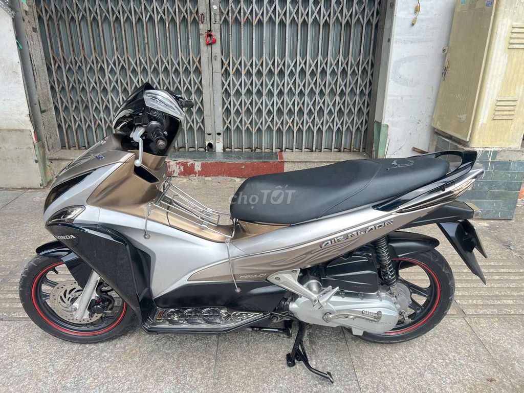 Honda air blade 2012 mới 90% biển số thành phố. Mua bán Xe máy tại Quận Tân Phú Tp Hồ Chí Minh được đăng bởi Tuanduy hình 3