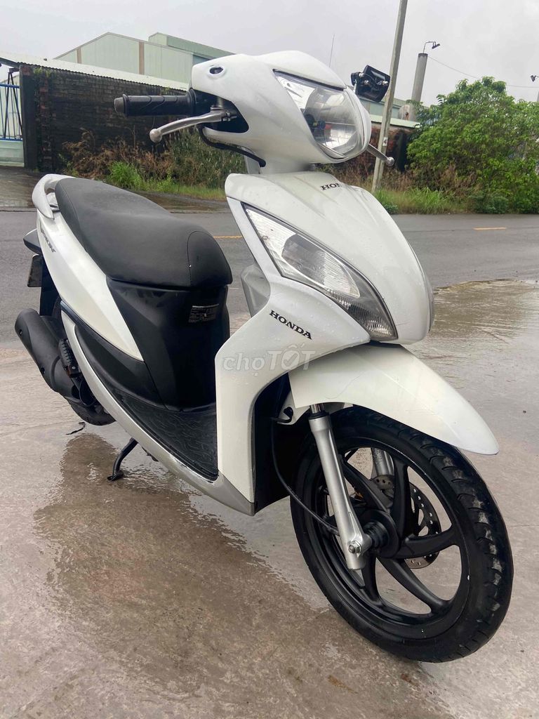 VISION MÀU TRẮNG MÁY CHẤT CHẠY NHẸ KHÔNG HÚ BS 76. Mua bán Xe máy tại Huyện Thống Nhất Đồng Nai được đăng bởi CHODONGNAI youtube video hình 3
