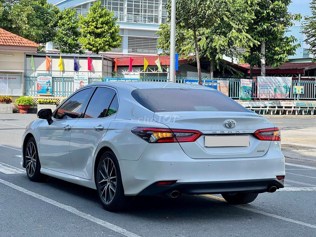 Toyota Camry 2021 2.5Q - 66000 km. Mua bán Ô tô tại Thành phố Thủ Dầu Một Bình Dương được đăng bởi trần thị khánh huyền  hình 3