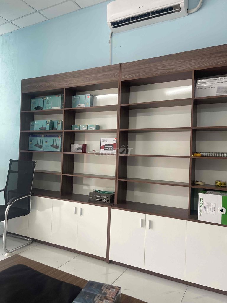 cần thanh lý hệ kệ và toàn bộ bàn ghế văn phòng. Mua bán Đồ dùng văn phòng tại Quận 12 Tp Hồ Chí Minh được đăng bởi Công ty TNHH thiết bị Công nghệ Vy Anh hình 6