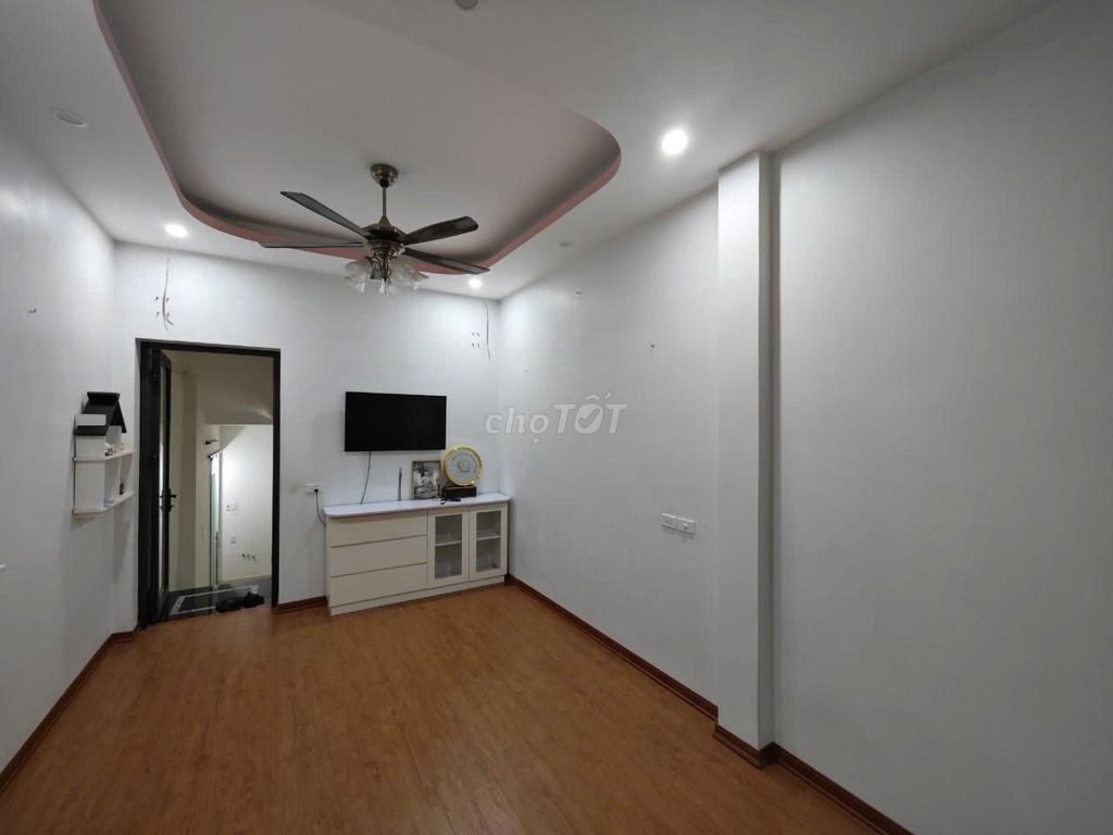CHO THUÊ NHÀ HÒA BÌNH 7, HBT. OTO ĐỖ CỬA, LÀM VP CTY, VỪA Ở VỪA KD...