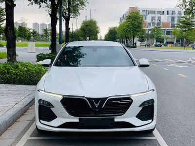 VinFast Lux A2.0 2022 A2.0 Tiêu chuẩn - 18000 km