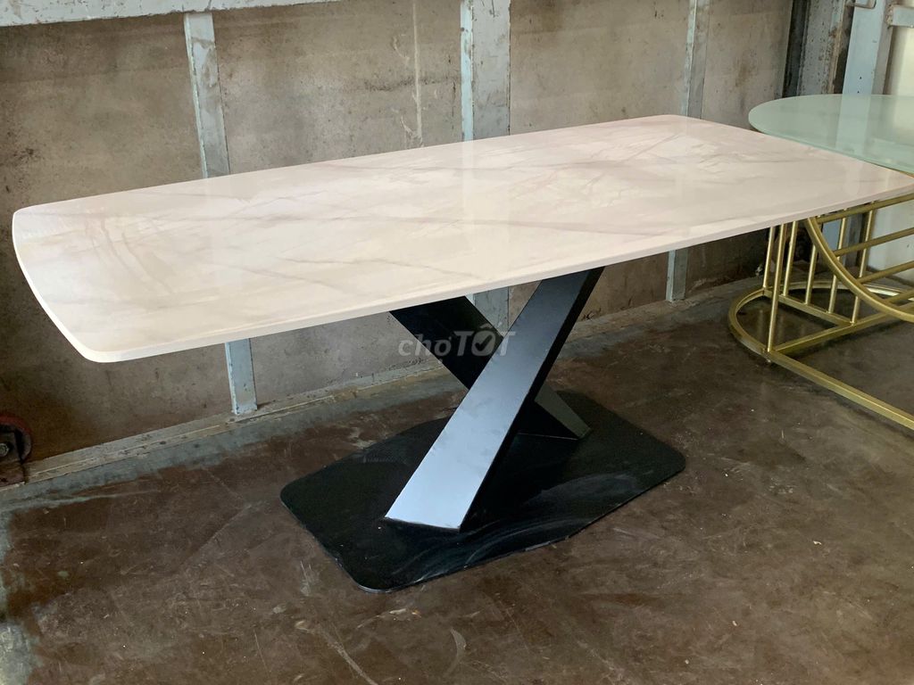 Bàn sofa mặt đá chân kim loại. Dịch vụ dọn dẹp nhà tại Quận Sơn Trà Đà Nẵng được đăng bởi THANH LÝ MUA BÁN ĐỒ CŨ MỚI hình 1