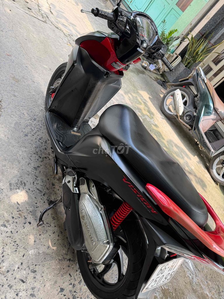 Honda Vision 2017 Đen Đỏ. Mua bán Xe máy tại Huyện Hóc Môn Tp Hồ Chí Minh được đăng bởi Hoàng Anh Tuấn hình 5