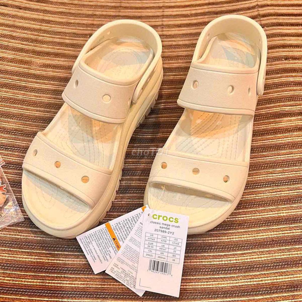 Sandal Crocs Classic Mega Crush Nữ. Mua bán Giày dép tại Quận Cái Răng Cần Thơ được đăng bởi Ngọc Bích hình 1