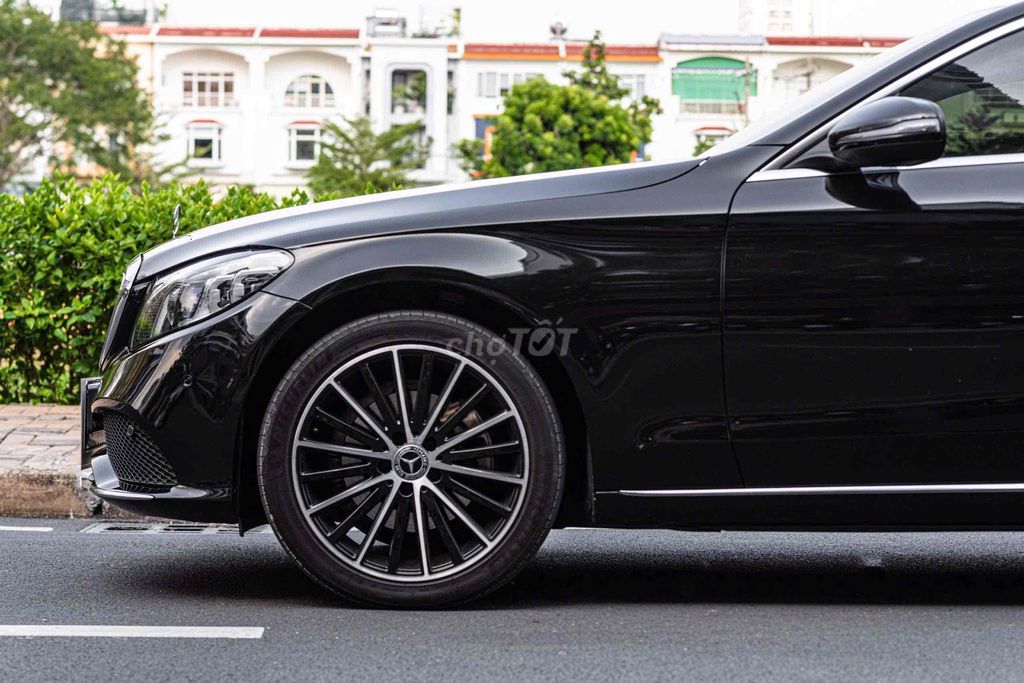 C200 Exclusive model 2022 màu đen siêu đẹp giá tôt. Mua bán Ô tô tại Quận 7 Tp Hồ Chí Minh được đăng bởi Dương Phương hình 8