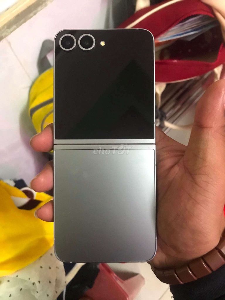 Samsung Z Flip6 256GB Bạc. Mua bán Điện thoại tại Quận 6 Tp Hồ Chí Minh được đăng bởi Khải Văn hình 1