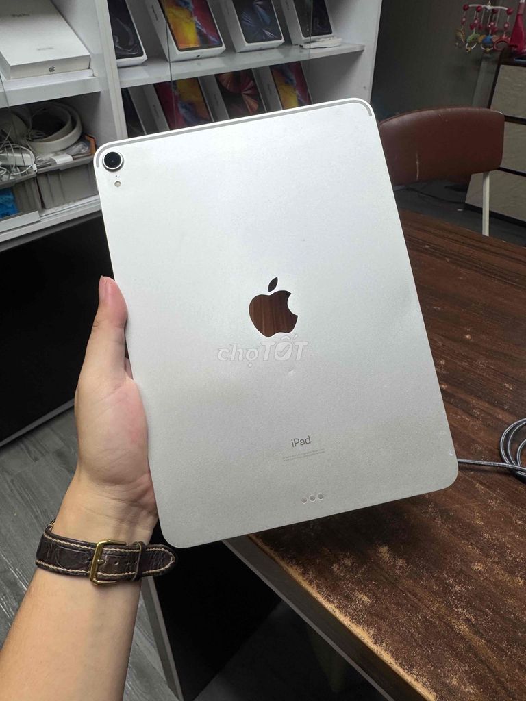 Apple iPad Pro 2018 256GB Bạc. Mua bán Máy tính bảng tại Quận Hoàng Mai Hà Nội được đăng bởi Cảnh Hà  hình 1