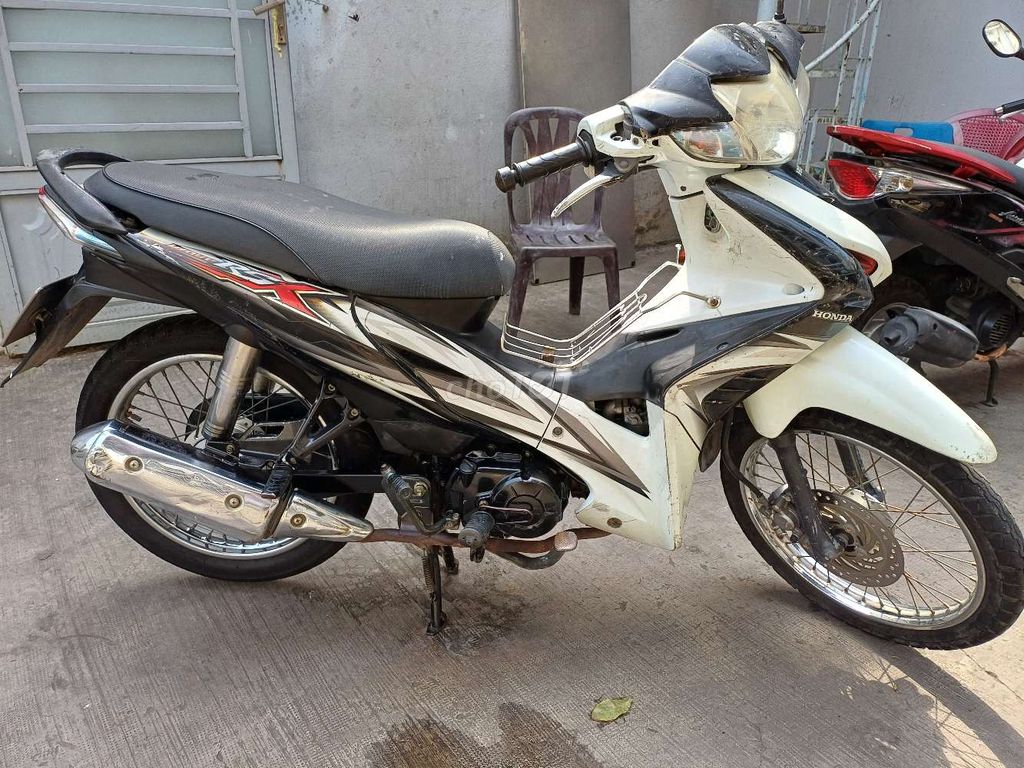 Wave rsx 2011 6tr800
 Áo còn dán keo
 Ae mến alo e