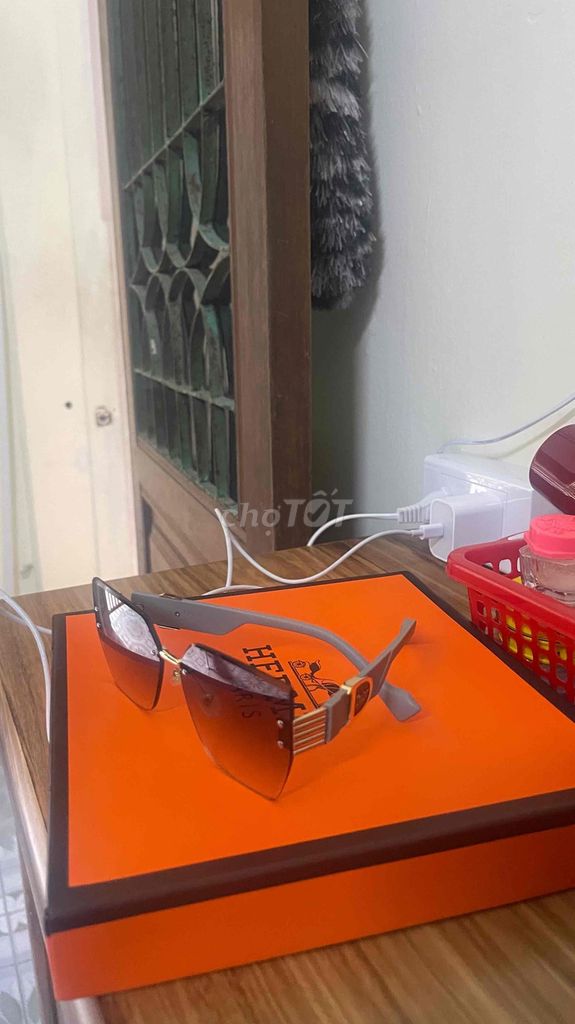 Kính râm nữ nhựa nhiều màu. Mua bán Phụ kiện thời trang khác tại Quận Ngô Quyền Hải Phòng được đăng bởi Trần nhật anh hình 1