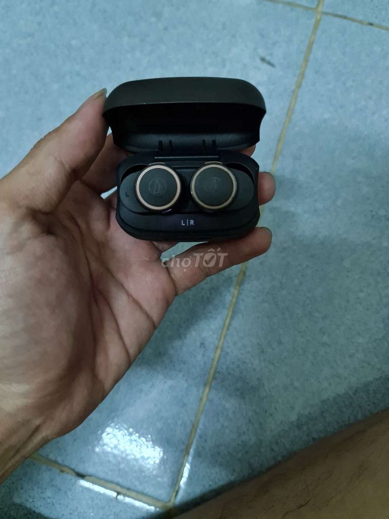 Cần bán em tai nghe audio technica cũ