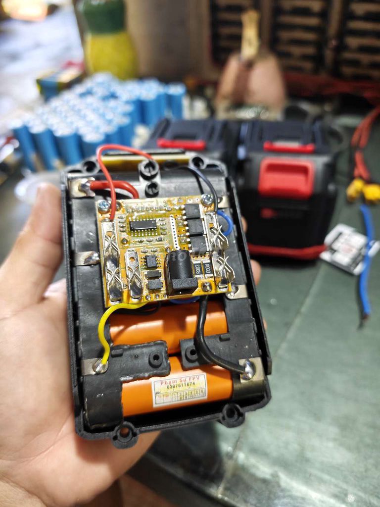 Pin máy khoan 18V 4Ah Li-ion. Mua bán Đồ chuyên dụng, Giống nuôi trồng tại Huyện Nhơn Trạch Đồng Nai được đăng bởi su pham hình 1