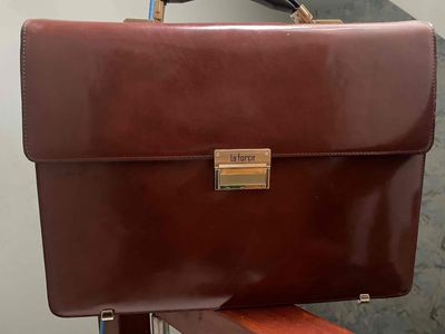 Cặp da Laforce Nam TLA1002-DO ngoại hình xước nhẹ. Mua bán Túi xách tại Quận Tân Phú Tp Hồ Chí Minh được đăng bởi Nam Nguyễn