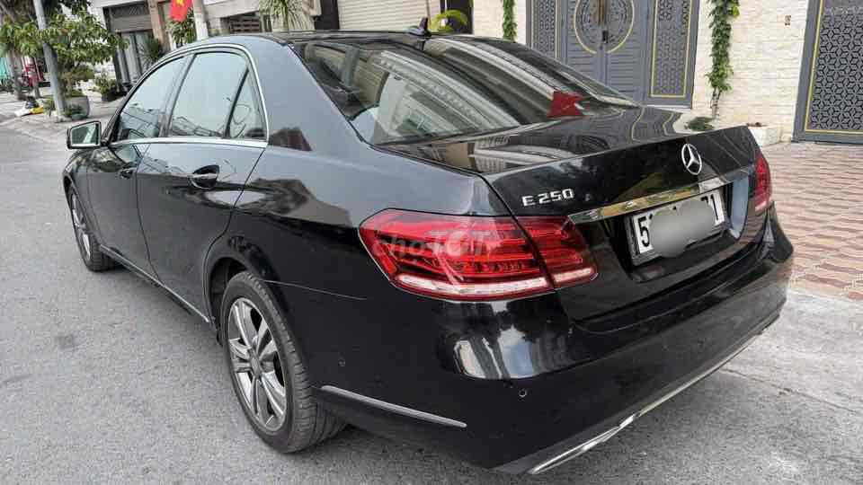 Mercedes E250 2015 черный