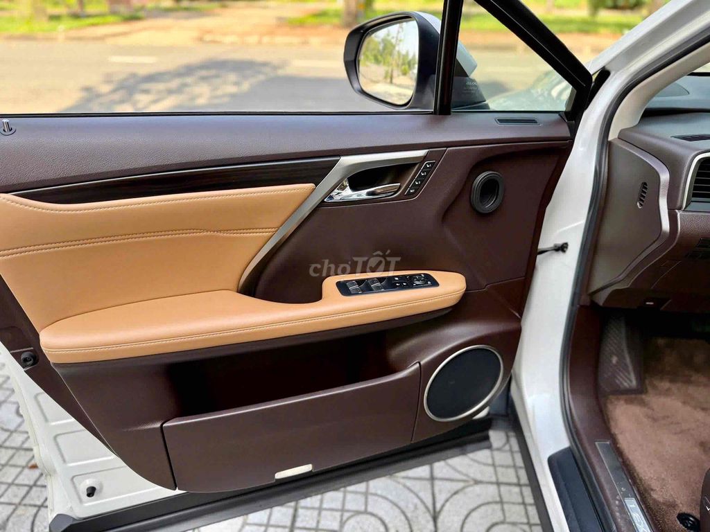 Lexus RX300 - SX2019. Mua bán Ô tô tại Quận 8 Tp Hồ Chí Minh được đăng bởi Cửa hàng ô tô cũ TRUST CARS hình 10