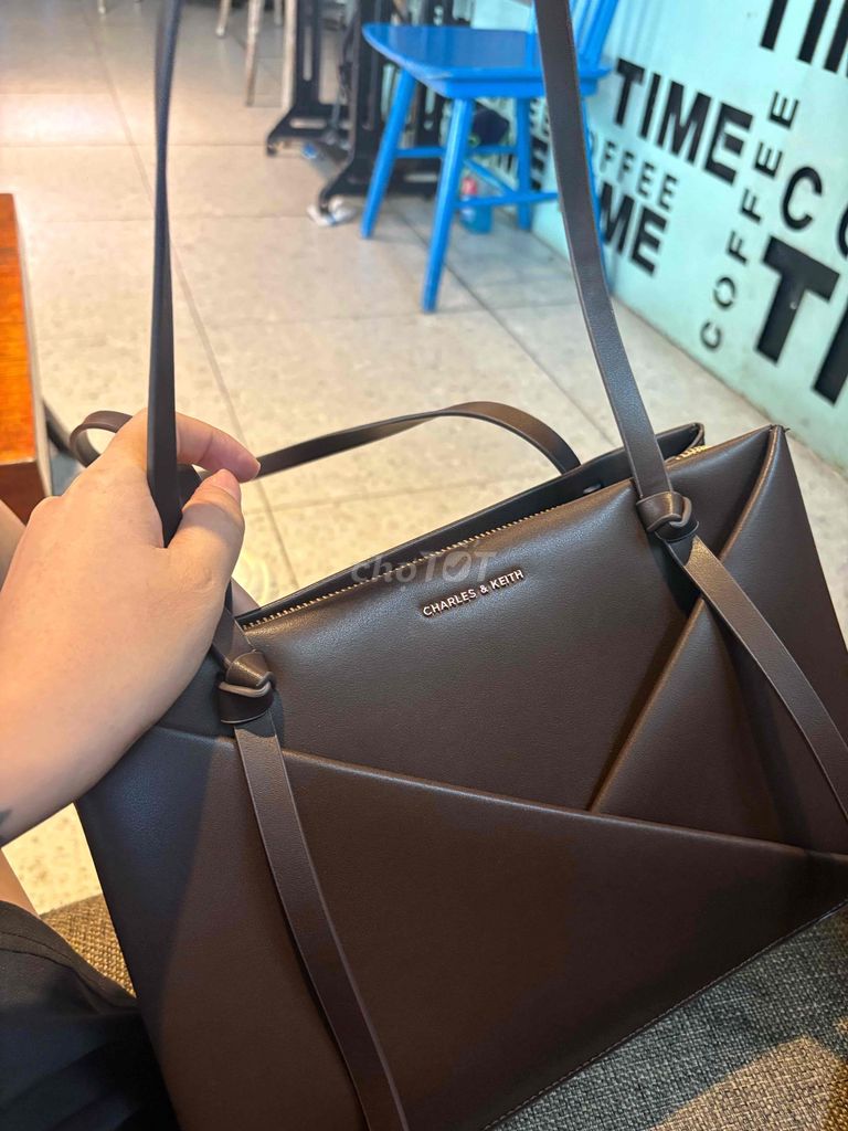 Túi xách Charles & Keith Nâu Da Nữ. Mua bán Túi xách tại Quận 1 Tp Hồ Chí Minh được đăng bởi sennnn hình 1