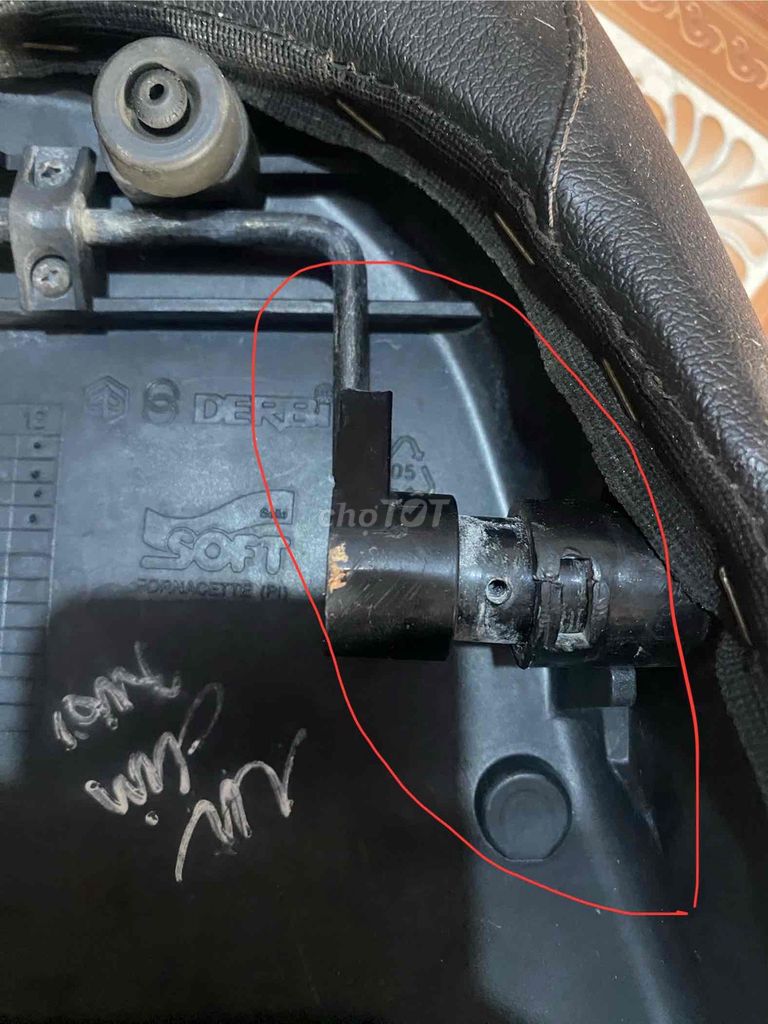 Vỏ yên xe máy Liberty. Mua bán Phụ tùng xe tại Huyện Hải Hậu Nam Định được đăng bởi Dương hình 3
