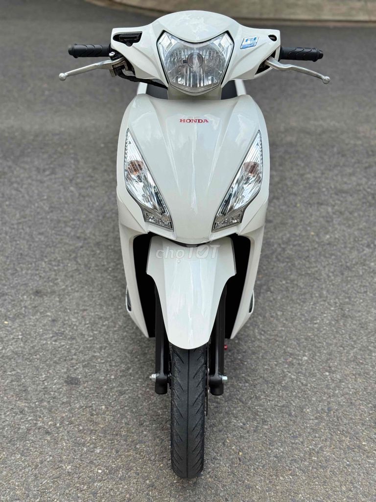 Honda Vision 2015 с номерами Хошимина в оригинальном и отличном состоянии