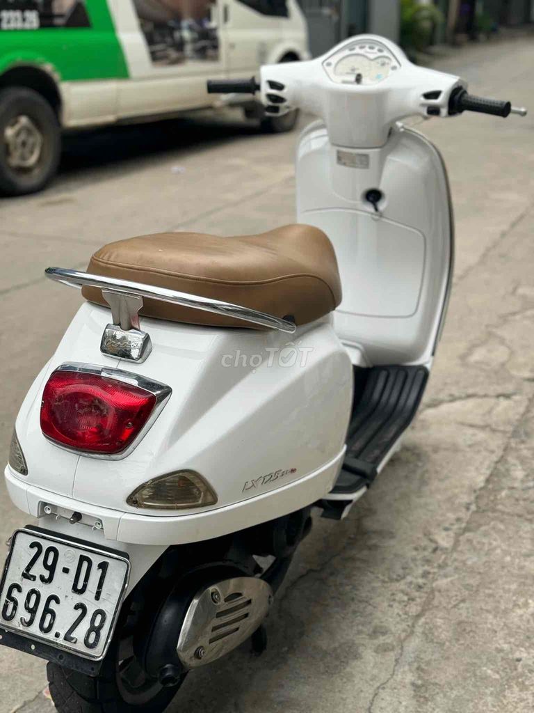 piaggio vespa 125cc trắng xe đẹp máy nguyên bản. Mua bán Xe máy tại Quận Nam Từ Liêm Hà Nội được đăng bởi Cường nguyễn hình 3