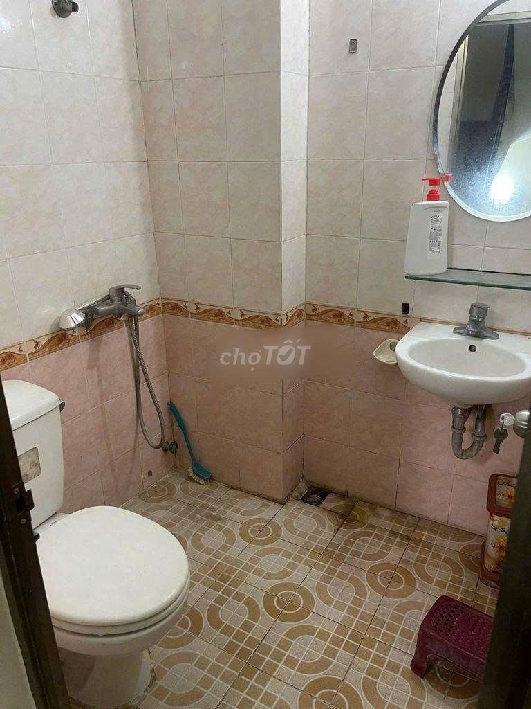 Cho thuê nhà nguyên căn Lạc Long Quân, Tây Hồ, 40m² x 5 tầng