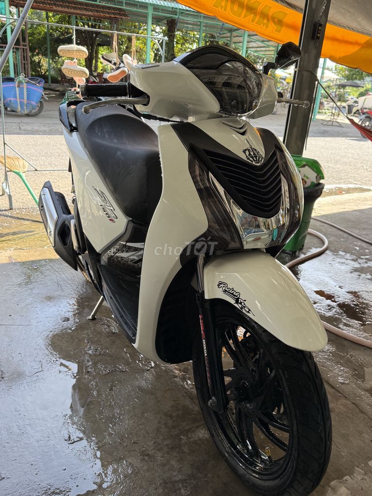 SHVN 150i 2015 Trắng Đen mới 95% 49000km. Mua bán Xe máy tại Huyện Long Hồ Vĩnh Long được đăng bởi Nghĩa Thượng Tá hình 3