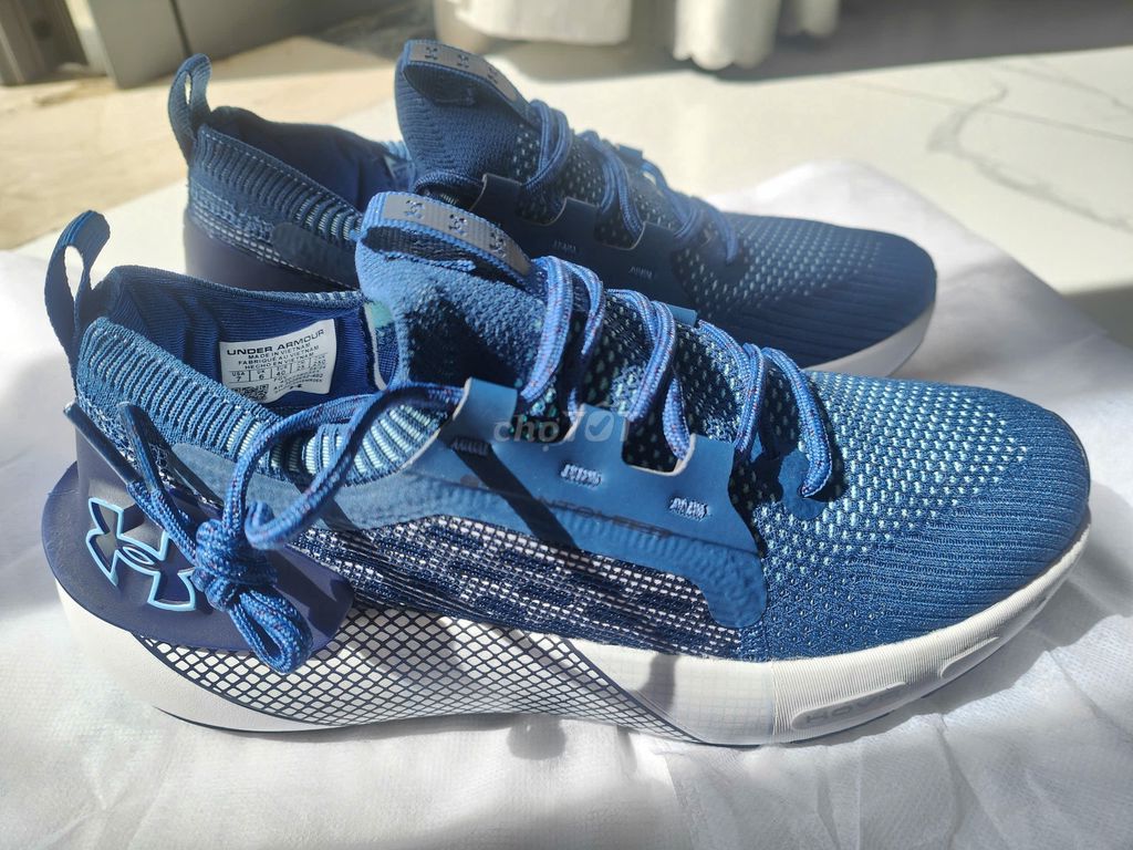 Giày thể thao Under Armour size 39, đời 2024