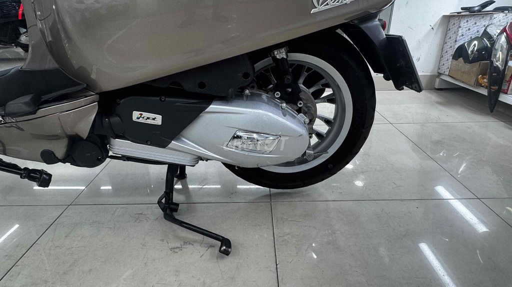 Vespa Vàng đồng tft chính chủ. Mua bán Xe máy tại Quận Phú Nhuận Tp Hồ Chí Minh được đăng bởi VESPA  PIAGGIO BẢO HƯNG Vespa cũ trả góp  hình 9