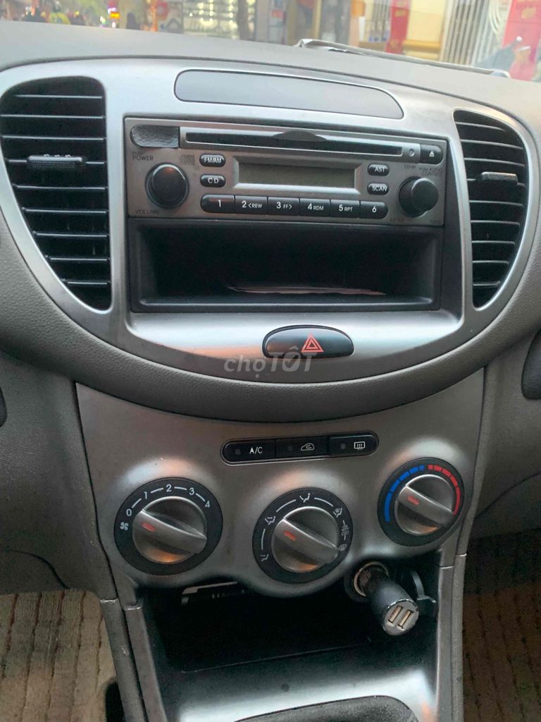 Hyundai  i10 2011 - 99300 km. Mua bán Ô tô tại Quận Hoàng Mai Hà Nội được đăng bởi Chị Diệp  hình 7
