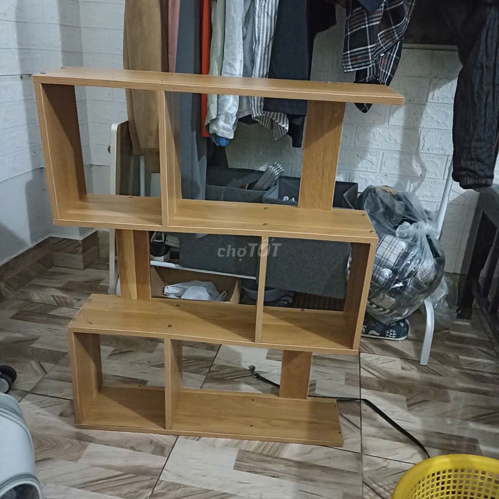 Kệ sách gỗ 3 tầng màu Nâu. Mua bán Tủ, kệ gia đình tại Thành phố Thủ Đức Tp Hồ Chí Minh được đăng bởi Henry hình 1