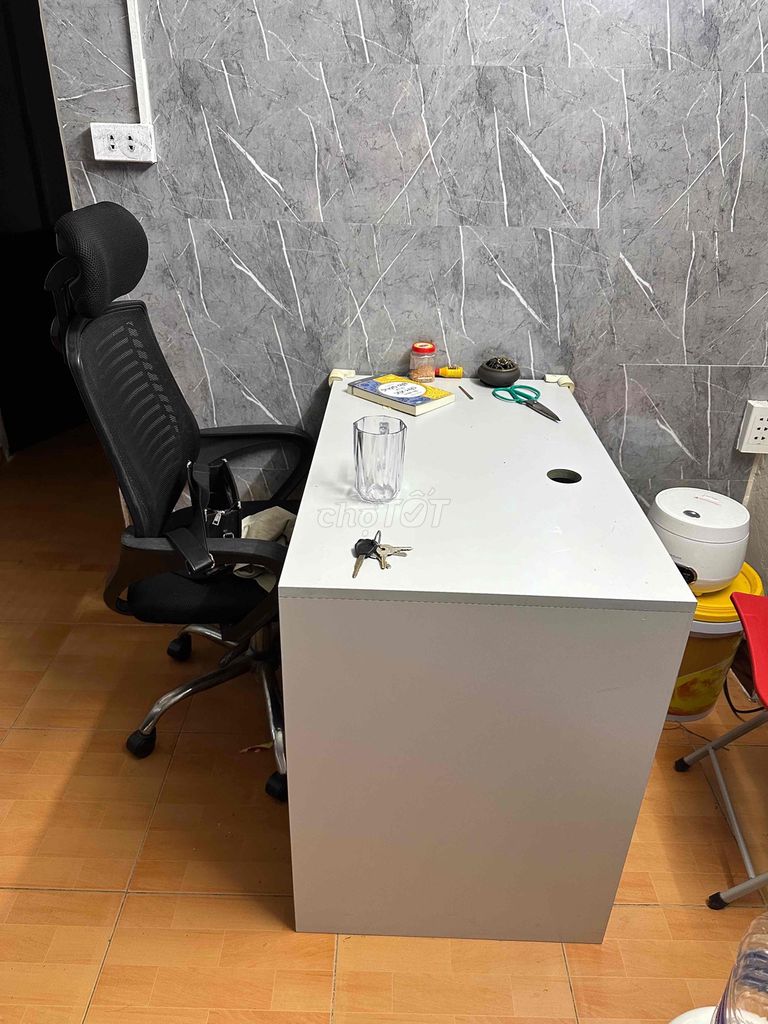 Bàn làm việc Gỗ MDF Trắng 90x60cm 2 ngăn kéo. Mua bán Bàn ghế tại Quận Ba Đình Hà Nội được đăng bởi Lê quốc hình 1