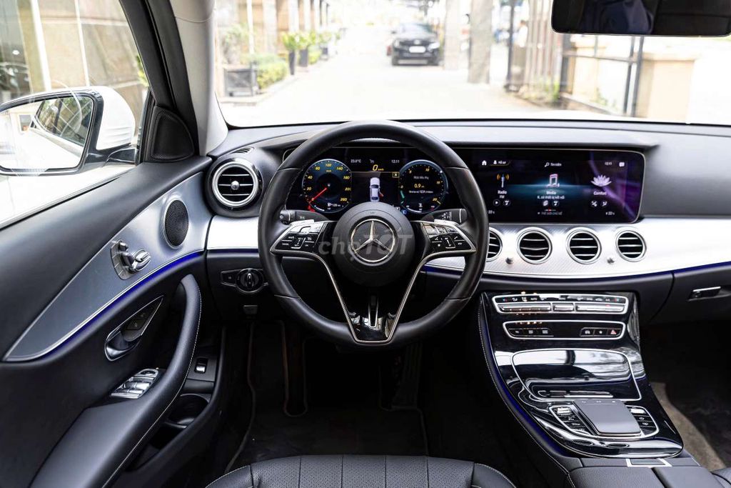 e cần bán mercedes E180 sx 2022. Mua bán Ô tô tại Quận Tây Hồ Hà Nội được đăng bởi NGUYỄN TẢO hình 4