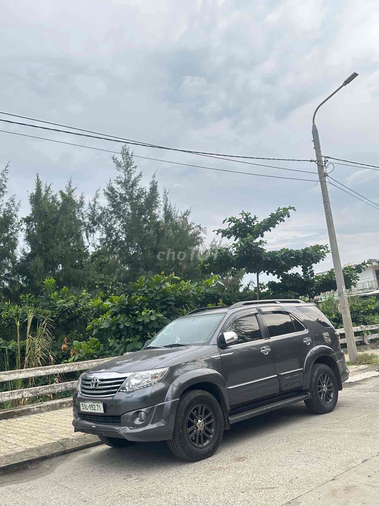 Toyota Fortuner, 7 мест, серый