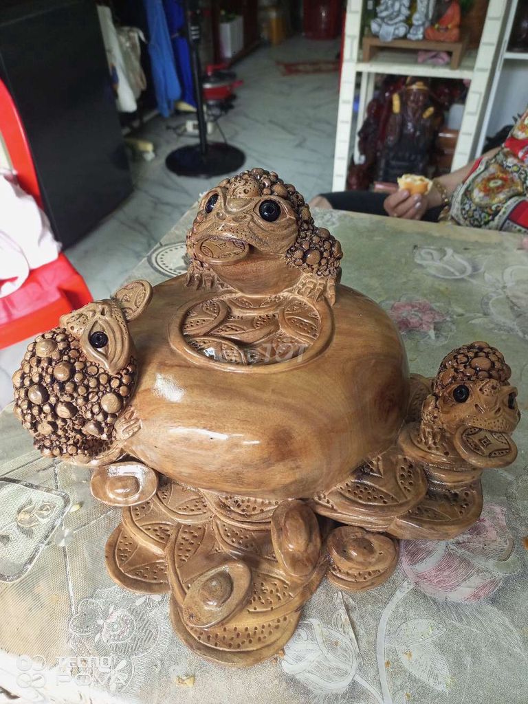 Tam cóc trấn chum tiền