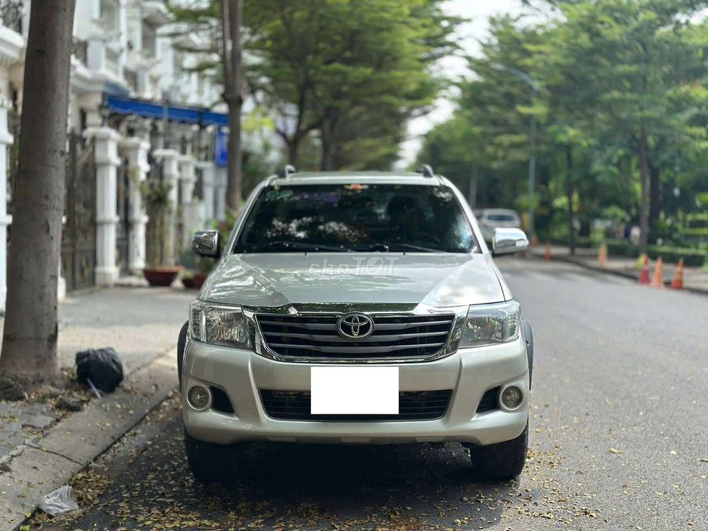 Toyota Hilux 2. 4x2 2012 Bạc 200000 km. Mua bán Ô tô tại Quận Gò Vấp Tp Hồ Chí Minh được đăng bởi PHẠM VIỆT hình 2