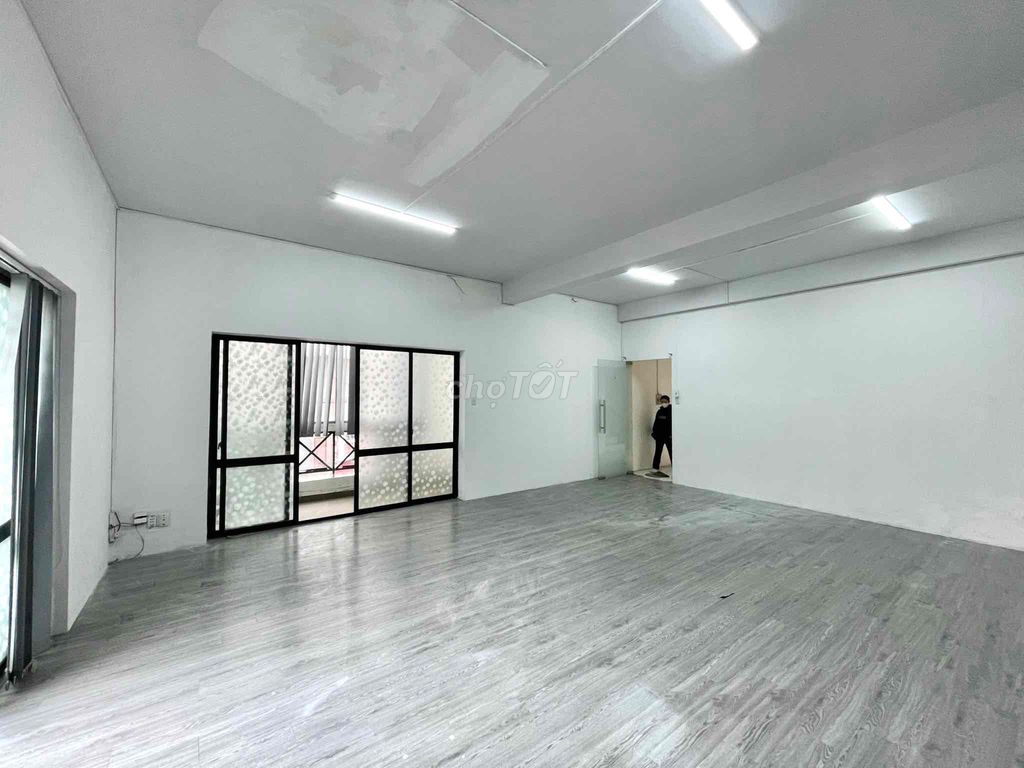 Văn phòng cho thuê 50m2 ở ngay đường Lý Thường Kiệt Q11