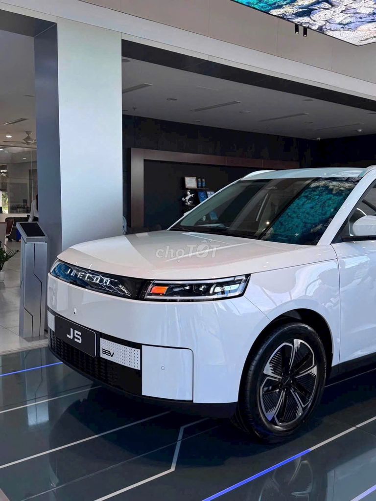 JAECOO J5 ICE Премиальный бензин белый