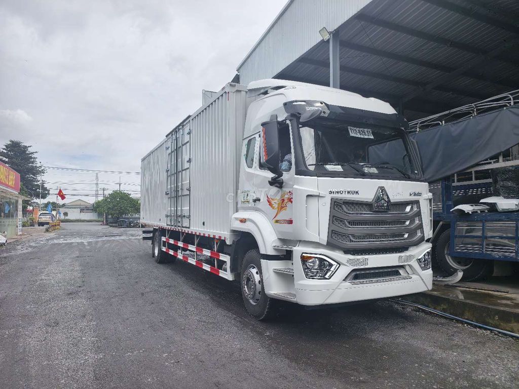 Xe tải Howo 4x2 8 tấn Thùng kín nhập khẩu dài 9,9m. Mua bán Xe tải, xe ben tại Thành phố Biên Hòa Đồng Nai được đăng bởi Howo vimid hình 1