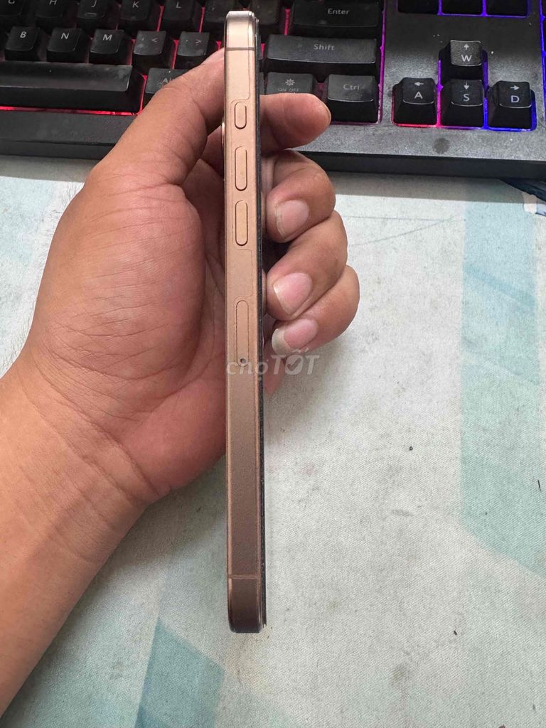 iPhone 16 Pro Max 1TB Vàng. Mua bán Điện thoại tại Quận 7 Tp Hồ Chí Minh được đăng bởi Tên chưa cung cấp hình 1
