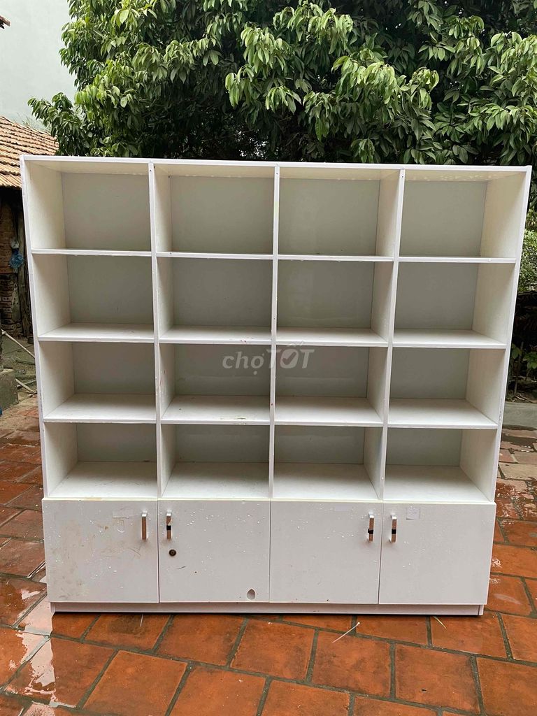 Tủ trưng bày giá 700k KT 1,6x1,6x0,3m