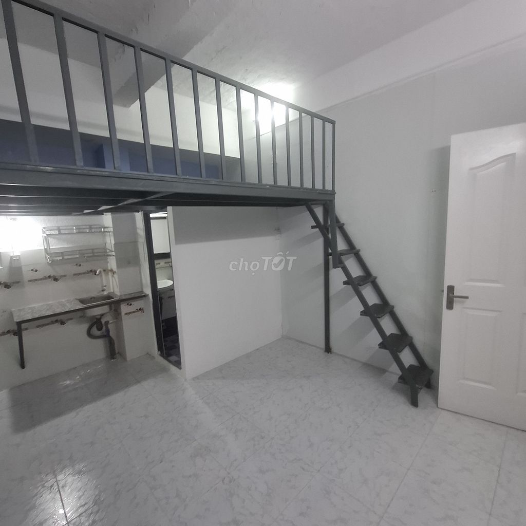 Phòng có gác, cửa sổ, DT 15_25m2, cửa sổ, gần Vincom Quang Trung