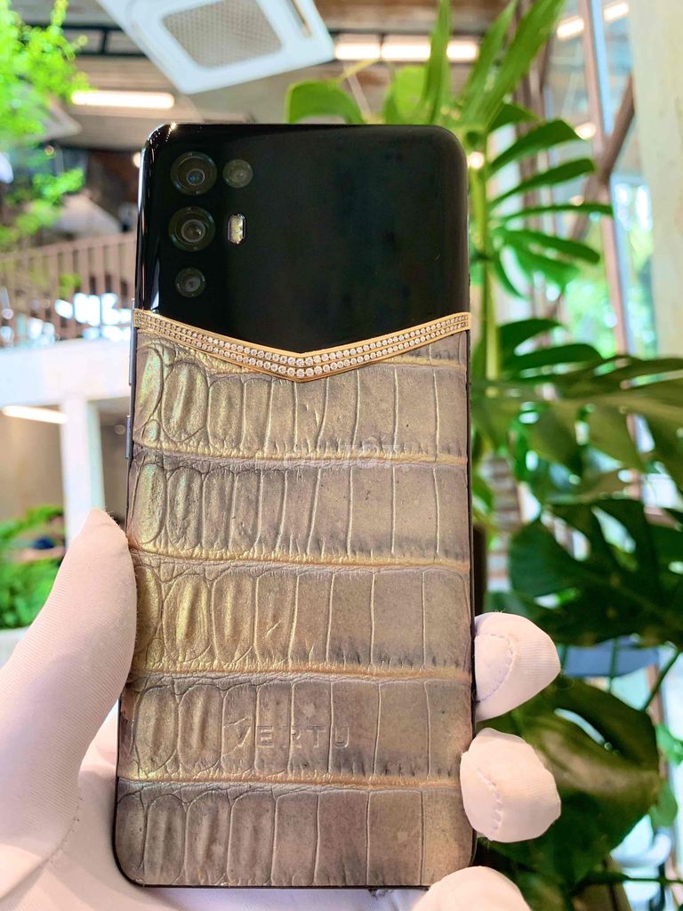 iVertu da cá sấu ánh kim 12GB/512GB. Mua bán Điện thoại tại Thị xã Từ Sơn Bắc Ninh được đăng bởi khánh hình 1