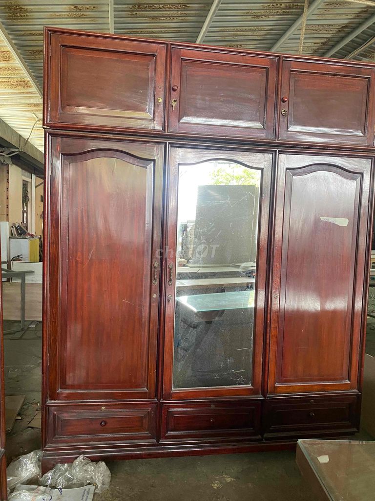 Tủ quần áo Gỗ Nâu đỏ Có gương Sang trọng. Mua bán Tủ, kệ gia đình tại Quận 12 Tp Hồ Chí Minh được đăng bởi bé chi hình 1