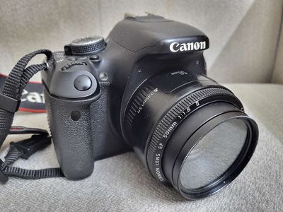 * Bộ máy Canon 600D len 50f1.8