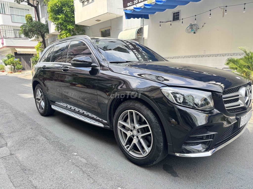 Mercedes Benz GLC300 4matic model  2017 - 62000 km. Mua bán Ô tô tại Quận 11 Tp Hồ Chí Minh được đăng bởi quan hình 2