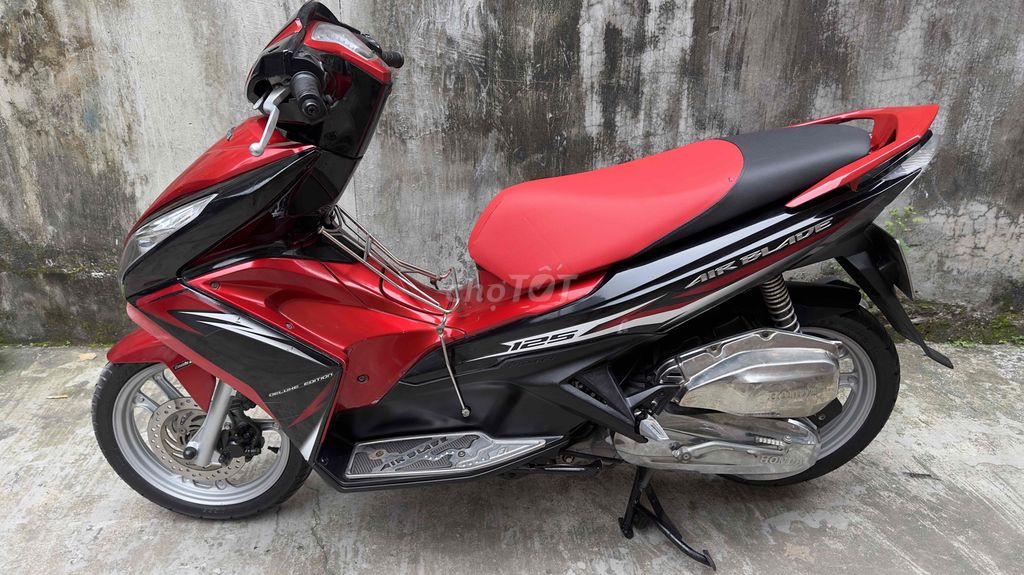 Honda Air Blade 125 Đỏ đen. Mua bán Xe máy tại Thành phố Vinh Nghệ An được đăng bởi cửa hàng xe máy hồng sáng hình 3