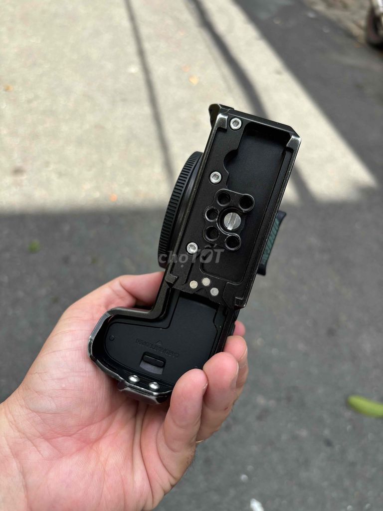 Máy ảnh Canon R8 Đen kèm rig. Mua bán Máy ảnh, Máy quay tại Quận Phú Nhuận Tp Hồ Chí Minh được đăng bởi Lam Vy  hình 1