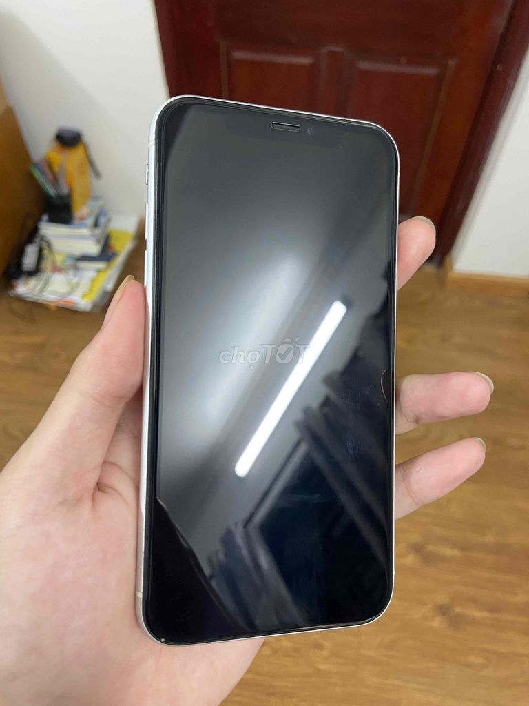 iphone xr trắng 64gb zin máy đẹp keng bị đốm ở góc
