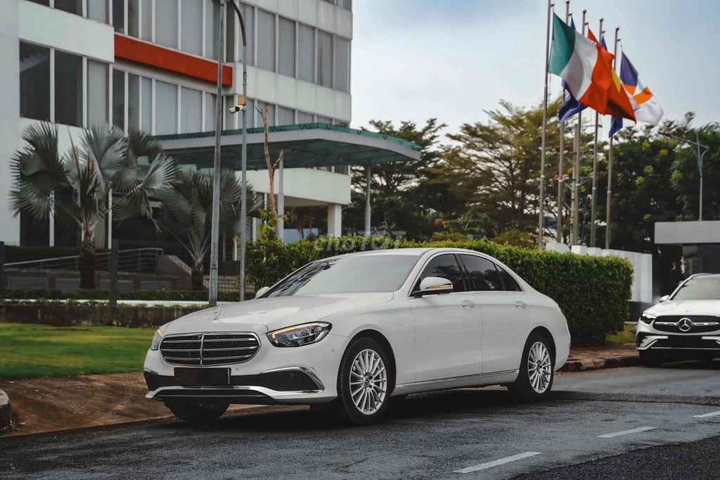 Mercedes Benz E Class 2023 - 6999 km cực đẹp. Mua bán Ô tô tại Quận 7 Tp Hồ Chí Minh được đăng bởi Hoàng Anh Tuấn hình 2