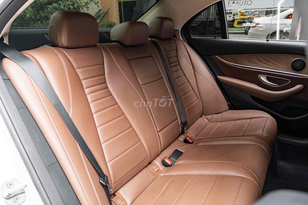 Mercedes E200 ĐKLĐ 2018 - Trắng/Nâu - Zin Đẹp. Mua bán Ô tô tại Quận 7 Tp Hồ Chí Minh được đăng bởi Thật Nguyễn LongAnh Auto hình 14