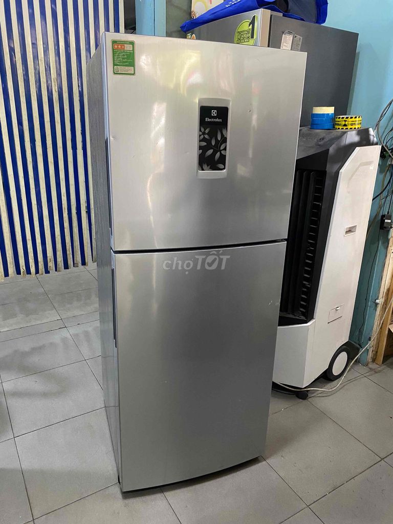 Tủ lạnh Electrolux 211L zin đẹp bền nhẹ điện